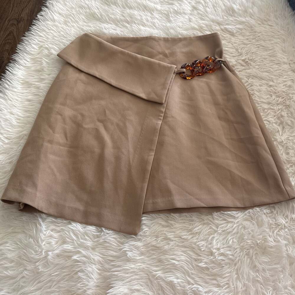 Zara‎ tan skirt with chain
